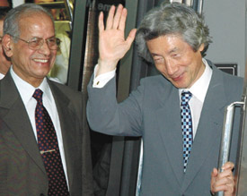 Japanese Prime Minister Junichiro Koizumi with Delhi Metro MD E. Sreedharan in the Capital on Friday