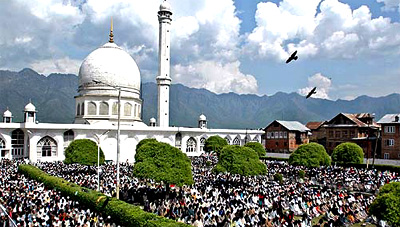 Kashmiri Muslims offer prayers at the Hazratbal shrine