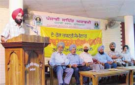 Dr Labh Singh Kheeva speaks at a seminar held at the Punjabi Bhavan