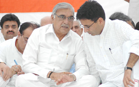 Haryana Chief Minister Bhupinder Singh Hooda and HPCC working president Randeep Singh Surjewala at a party workers meeting held in Chandigarh