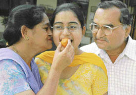 Deepika shares a sweet moment with her proud parents