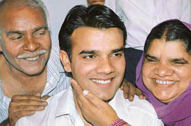 Manoj Kumar with his parents Ved Pal and Kaushalya Devi in a happy mood after Manoj got through the civil services examinations. 