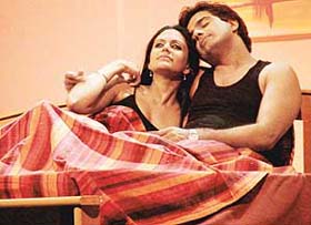 Mandira Bedi and Samir Soni, lead actors of Raell Padamsees production, Anything but Love