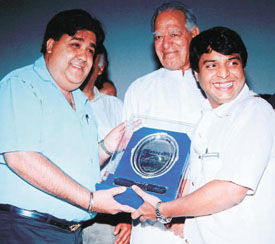 Dara Singh with Sanjay Malik during a function of the film piracy eradication cell