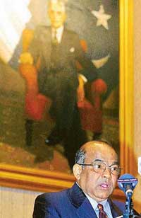 RBI chief Y. V. Reddy speaks at the Institute of Bankers of Pakistan in Karachi on Wednesday. Reddy, who arrived in Lahore, highlighted banking reforms in India at length.