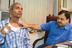 Dr Manoj Sobti with NRI patient Hans Raj