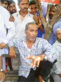 The father of the minors, who were drowned, in a state of shock at the Civil Hospital, Abohar