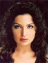 Meera in Mukesh Bhatts Nazar