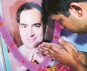 A Congress worker pays obeisance to the late Rajiv Gandhi on the occasion of his 15 death anniversary in Ludhiana