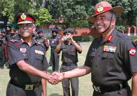 Lieut-Gen Mandhata Singh shakes hand with Lieut-Gen P.K. Singh before taking over as the GOC of Vajra Corps from the latter at the Jalandhar headquarters