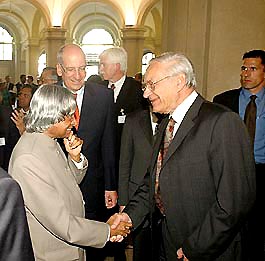 President A.P.J. Abdul Kalam greets a Nobel Laureate at the Swiss Federal Institute of Technology at Zurich on Thursday. The institute boasts of the highest number of Nobel  Laureates in its 150-year history, including Albert Einstein. 