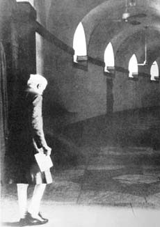A pensive Jawaharlal Nehru enters Parliament House after Chinas aggression in 1962
