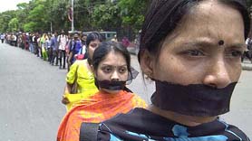 Bangladeshi Dhaka University students, with their mouths covered, protest against a police crackdown