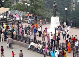 Heavy rush of tourists at Ridge Maidan