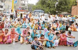 Settlers seeking ownership rights on Forest Department land staging a demonstration at Bharat Nagar Chowk, in Ludhiana on Monday