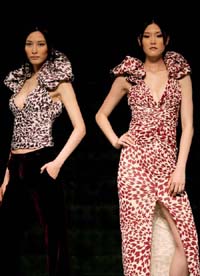 Two Chinese models pose during the Italy-Chaoyang Park Fashion Show in Beijing.