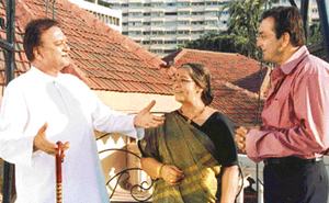 Sunil Dutt with son Sanjay and Rohini Hattangady in Munnabhai MBBS
