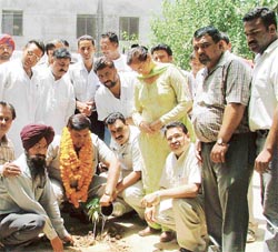 Mr Surinder Dawar, Parliamentary Secretary, Power, Housing and Urban Development, Punjab, plants a sapling at Government High School, Sarabha Nagar, Ludhiana