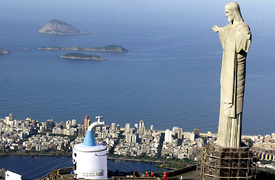 World Wildlife Fund members put up a giant faucet in front of the Christ the Redeemer statue
