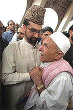 An unidentified Pakistani Kashmiri meets All Parties Hurriyat Conference Chairman Umar Farooq in Lahore on Monday