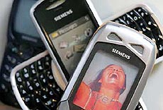 Siemens mobile phones are pictured in Munich on Tuesday. Germanys Siemens is to sell its loss-making mobile-phones unit to Taiwanese technology group BenQ, it confirmed in a statement on Tuesday.