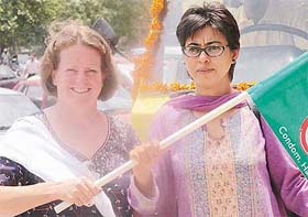 Ms Meri Sinnitt, Deputy Director, Office of Population, Health and Nutrition, USAID, and Ms Sashwati Banerjee, Programme Director and Communications Adviser, PSP, during the launch of Yahi Hai Sahi Condom campaign in Chandigarh