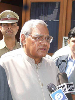 Former Prime Minister Atal Bihari Vajpayee addresses media persons at Bhuntar airport in Kulu on Tuesday before leaving for Delhi. 
