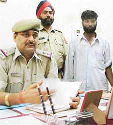 SHO Sarabha Nagar Pawanjit produces the murder accused Bharat before mediapersons in Ludhiana on Tuesday