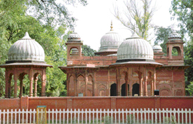 Queens used to take walk in the picturesque Shalimar Bagh.