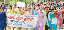 ITI students protest against the privatisation move in Ludhiana on Thursday