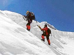 Iranian women on their way to the peak