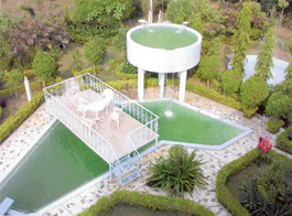 The twin swimming pools at Chandi Tryst