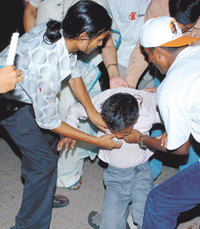 An injured boy receiving help from volunteers at India Gate in the Capital