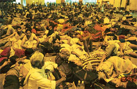 The Ludhiana railway station overcrowded with passengers due to late running of four trains