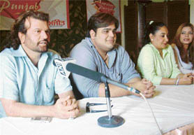 Talent unplugged: Singer Hans Raj Hans, music director Sumit Ahuja, playback singer Jaspinder Narula, anchor Satinder Satti (left to right) were in the city for MH1 talent hunt.