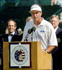 Phil Mickelson pays tribute to golfer Payne Stewart, who died in a plane crash on October 25, 1999, near the 18th green of the Pinehurst No. 2 course in North Carolina on Tuesday