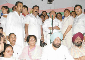 Choudhary Jagjit Singh, Minister for Local Bodies, addresses a function to mark the death anniversary of Master Gurbanta Singh in Ludhiana on Sunday