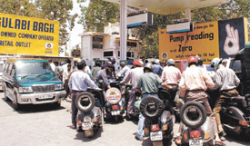 Meanwhile, the few open outlets witnessed a heavy rush of motorists