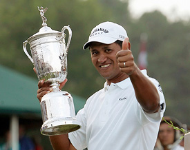 New Zealands Michael Campbell holds the trophy after winning the 105th US Open golf tournament in Pinehurst, North Carolina