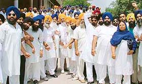 Leaders of the urban unit of the Shiromani Akali Dal on way to submit a memorandum to the Deputy Commissioner in Ludhiana