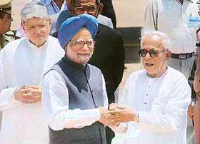 Prime Minister Manmohan Singh is greeted by West Bengal Governor Gopal Krishan Gandhi and State Chief Minister Buddhadev Bhattacharjee