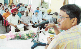 An official from the National Sample Survey Organisation addresses a regional training conference at SISI in Ludhiana
