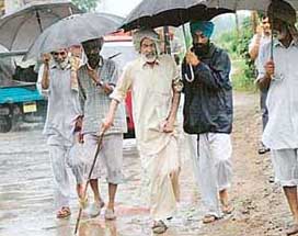 Villagers on the way to cast their vote at Maloya village on Sunday