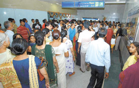 Long queue for tickets on Central Secretariat Metro station in the Capital 