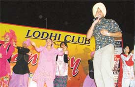 Sukhwinder Sukhi performs at Fantasy-2005 at Lodhi Club on Saturday