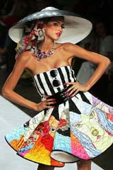 Top Brazilian model Michelle Alves presents a Basso and Brooke creation during Sao Paulo Fashion Week in Sao Paulo (Brazil). 
