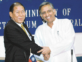 Union Minister of Petroleum and Natural Gas Mani Shankar Aiyar with Myanmar Energy Minister Lun Thi in New Delhi on Wednesday. 