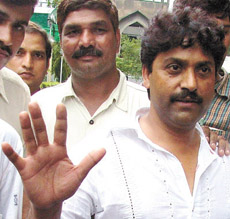Alleged drug lord Sharafat Sheikh with personnel of Delhi Police Crime Branch after his arrest on Thursday.