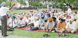Teachers stage a protest dharna in front of Mini Secretariat in Ludhiana
