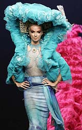 A model sports a creation for On Aura Tout Vu fashion house for their fall-winter 2005-2006 haute couture collection in Paris.
